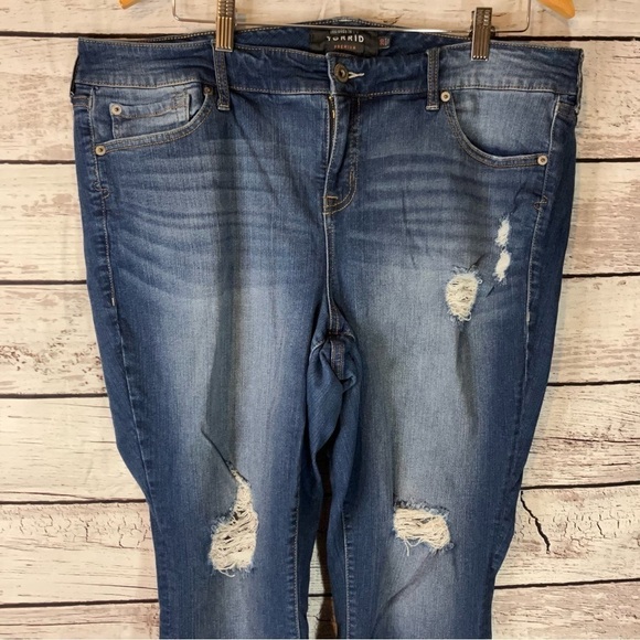 Torrid Crop Classic Skinny Jean In Premium Stretch Light Wash - Picture 4 of 12